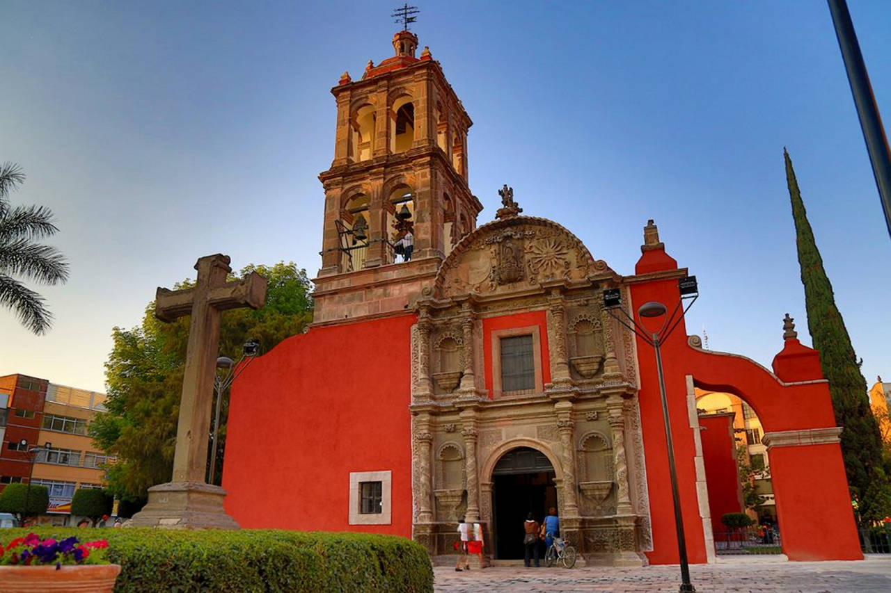 Éxito.  La restauración e iluminación del Templo Misericordia El Hospitalito, el más antiguo del municipio de Irapuato, que lista.
