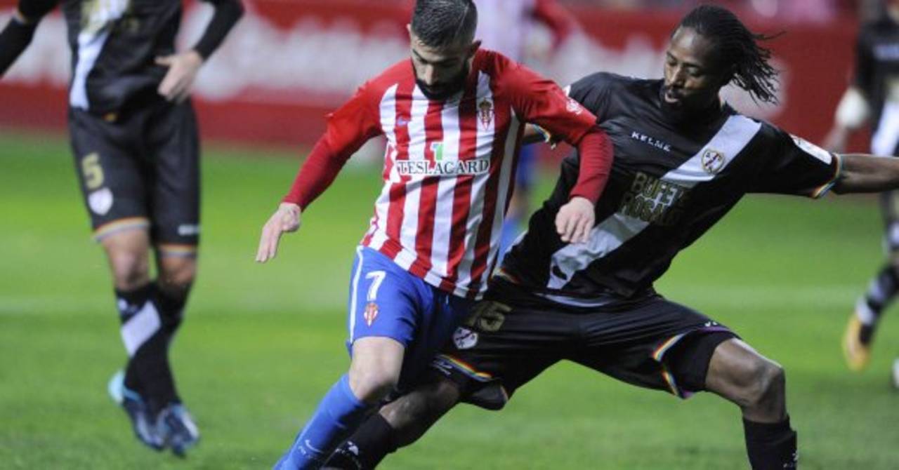 Sporting de Gijón derrotó 3-1 al Almería en Estadio de los Juegos Mediterráneos. (EFE)