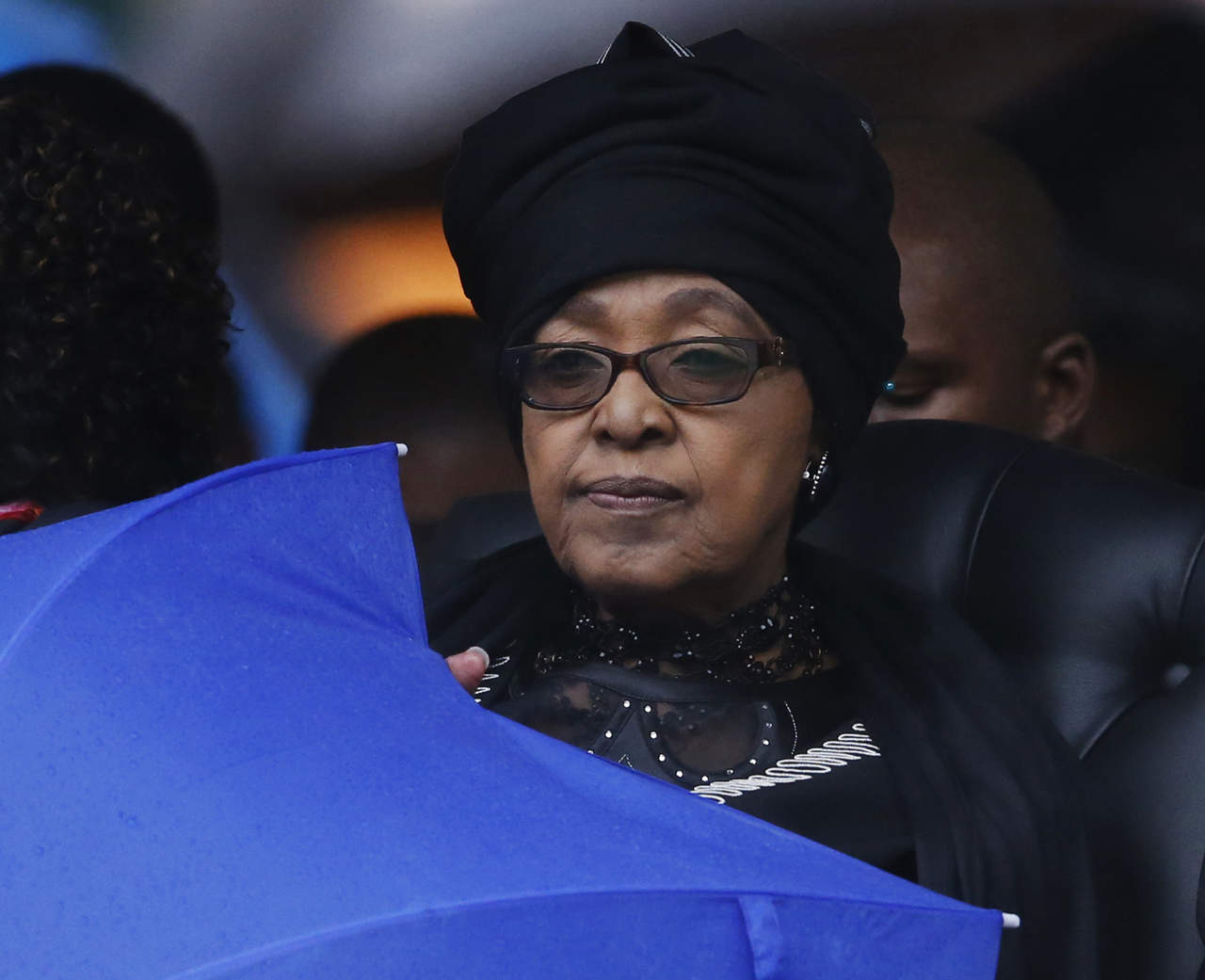 La política y activista Winnie Madikizela-Mandela, segunda esposa del expresidente sudafricano Nelson Mandela, falleció hoy a los 81 años, según confirmó su familia. (EFE)