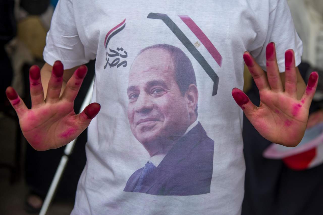 El presidente egipcio, Abdelfatah al Sisi, prometió hoy que continuará con su política de 'desarrollo y estabilidad' tras ser reelegido con un 97.08 % de los votos para un segundo mandato de cuatro años. (EFE)