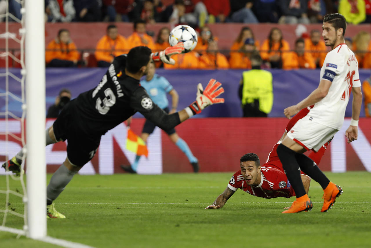 Thiago Alcántara anotó el gol con el que el cuadro alemán pudo completar la remontada ante el Sevilla.  (AP)