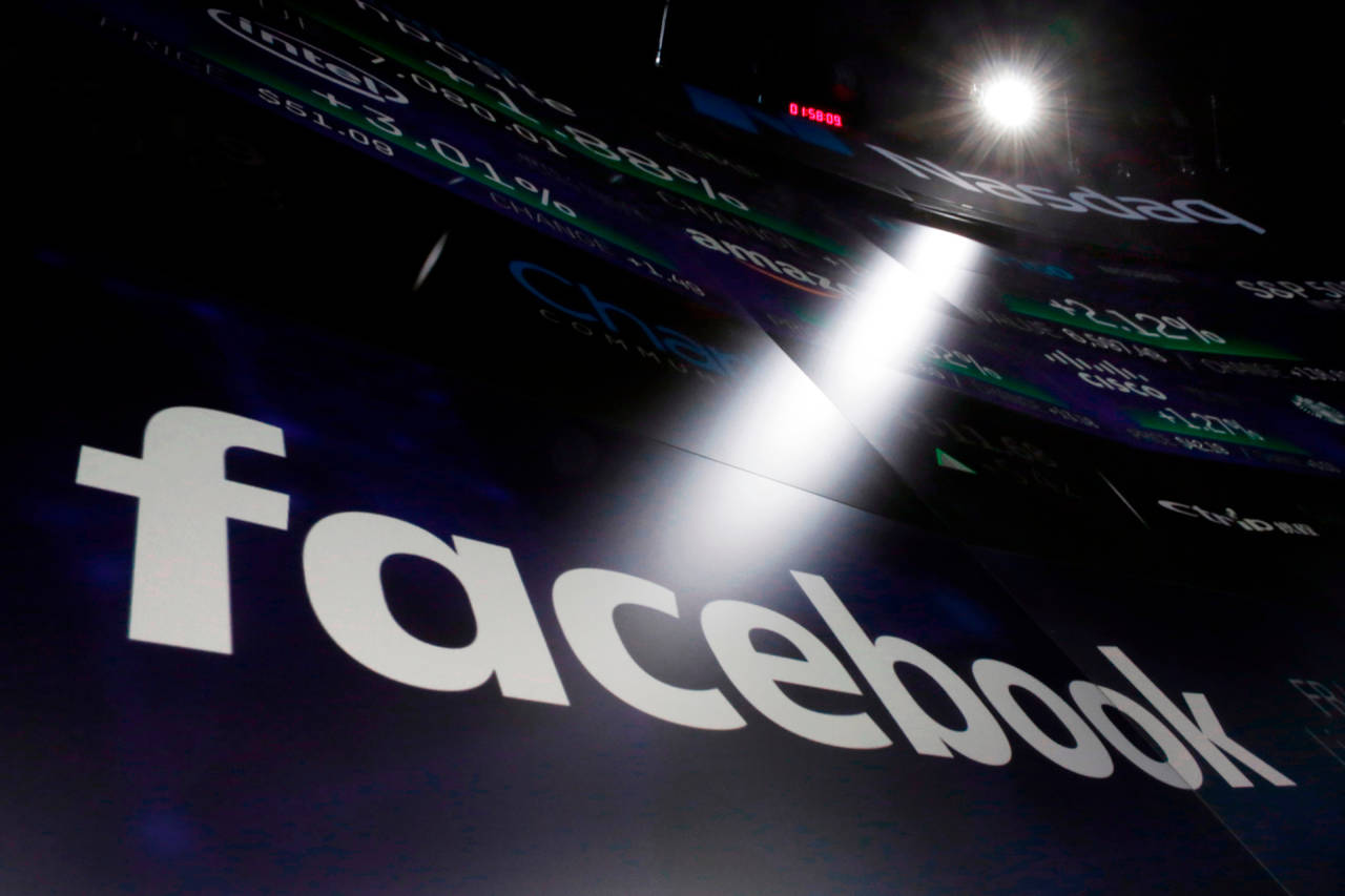 Complicado. Facebook reconoció públicamente que fueron unos 87 millones de usuarios cuyos datos pudieron quedar expuestos. (AP)