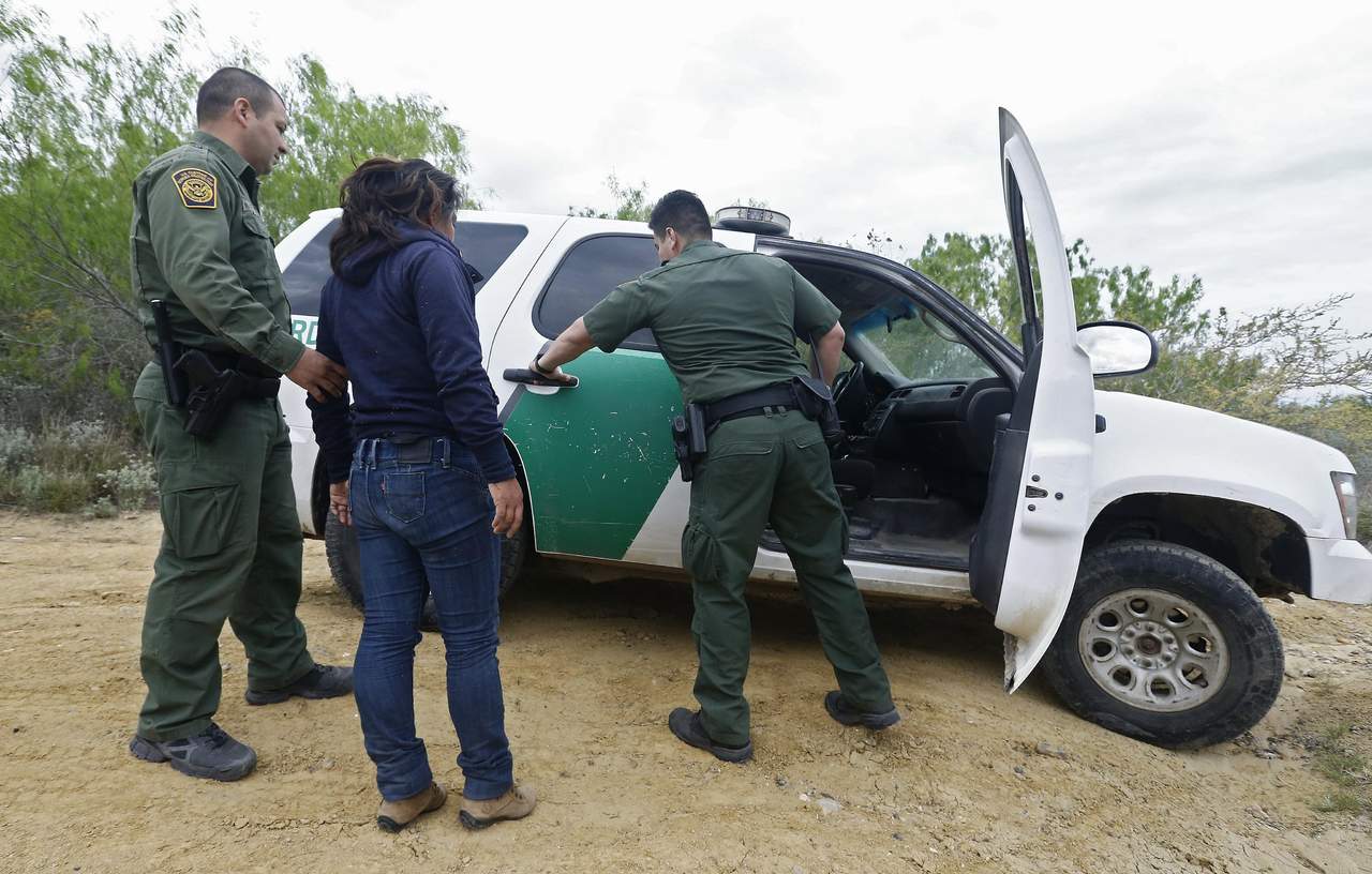 Según los datos de la Oficina de Aduanas y Protección Fronteriza (CBP), en marzo de este año se registraron 50,308 aprehensiones. (ARCHIVO)