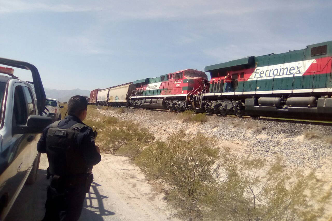 Accidente aparatoso. El tren impactó a un camión materialista cerca de Laguna Seca. (EL SIGLO DE TORREÓN)