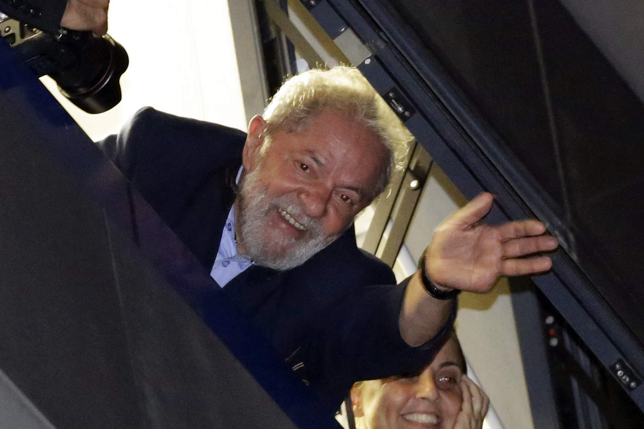 Se negó un último recurso de la defensa del expresidente Luiz Inácio Lula da Silva para evitar su prisión por corrupción. (AP)