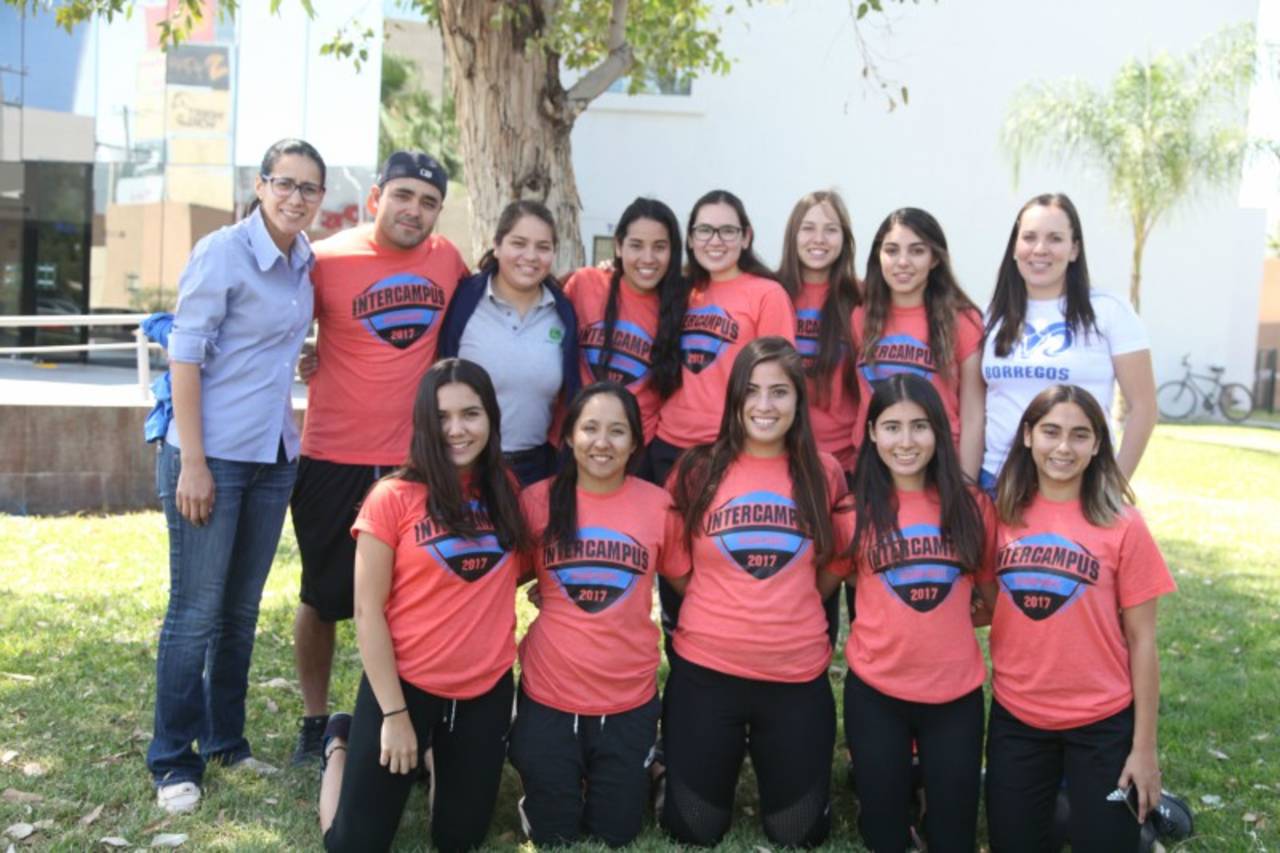 El conjunto femenil de Tochito Bandera, fue despedido por la coordinadora deportiva de la institución educativa, Graciela Alday, quien le deseó la mejor de las suertes a las jugadoras en el torneo. (Cortesía Tec de Monterrey)