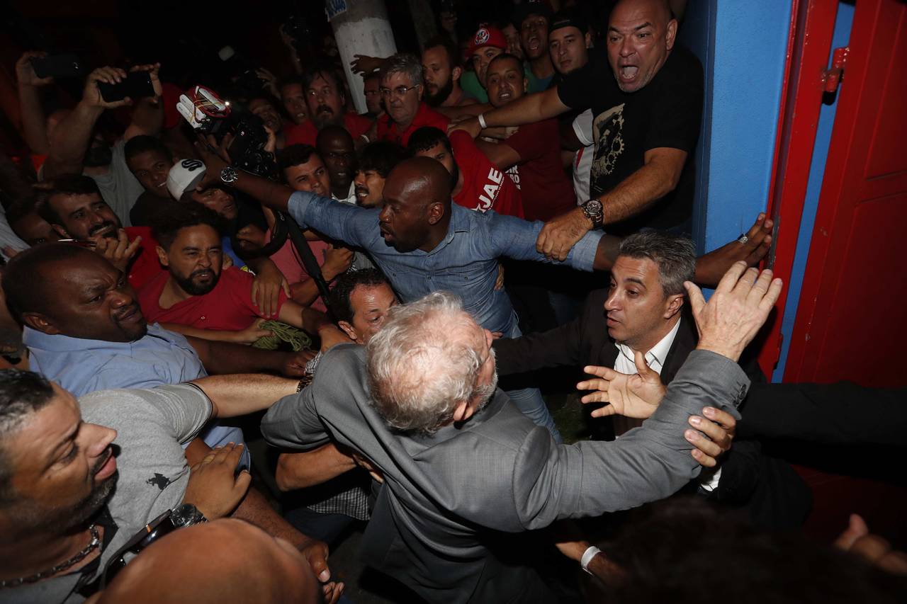 A prisión. Lula se entregó a las autoridades después de pasar las dos últimas noches atrincherado.