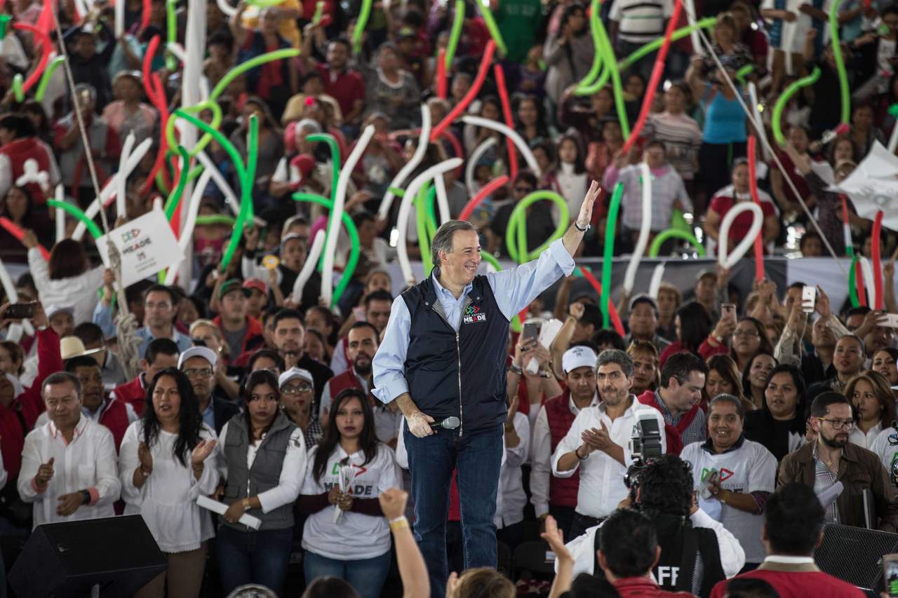 Aseguró a López Obrador, candidato presidencial de la coalición Juntos Haremos Historia, que algo muy grave está ya sucediendo que sus propuestas, programas y perfil no generan consenso, no convencen y dividen. (EL UNIVERSAL) 