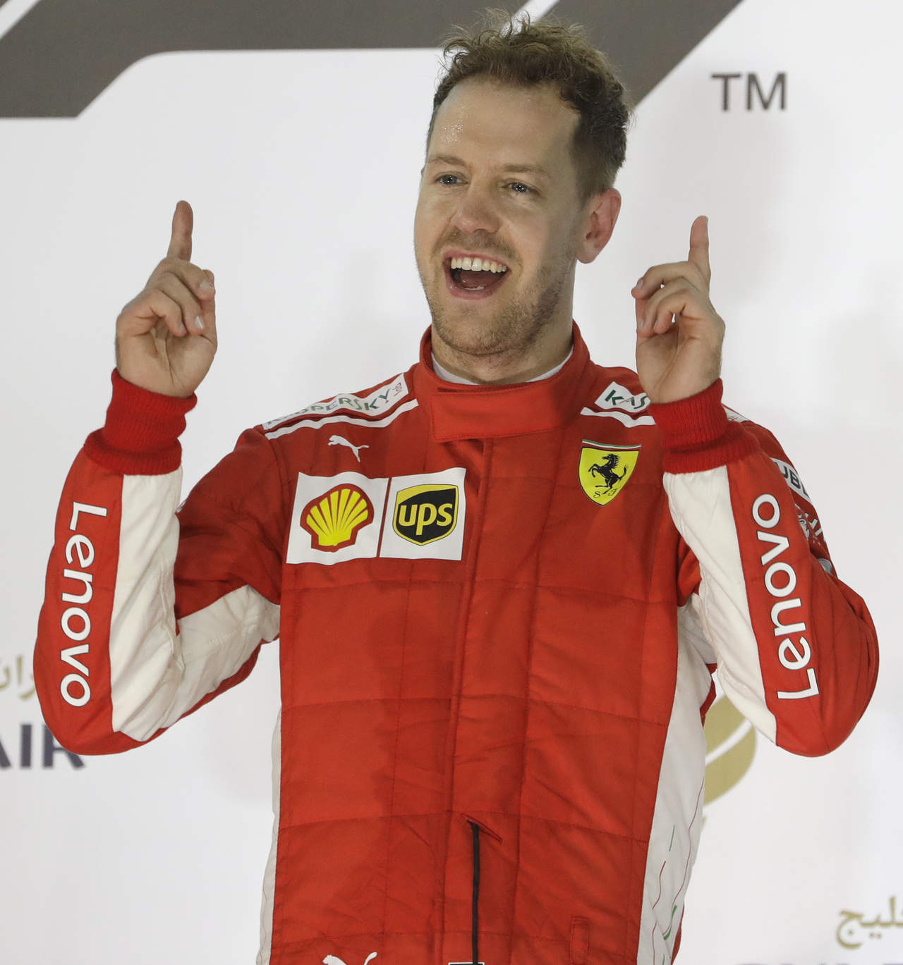El cuatro veces campeón del mundo logró mantener el control de la carrera, después de un fin de semana en que Ferrari siempre dominó la tabla de tiempos.