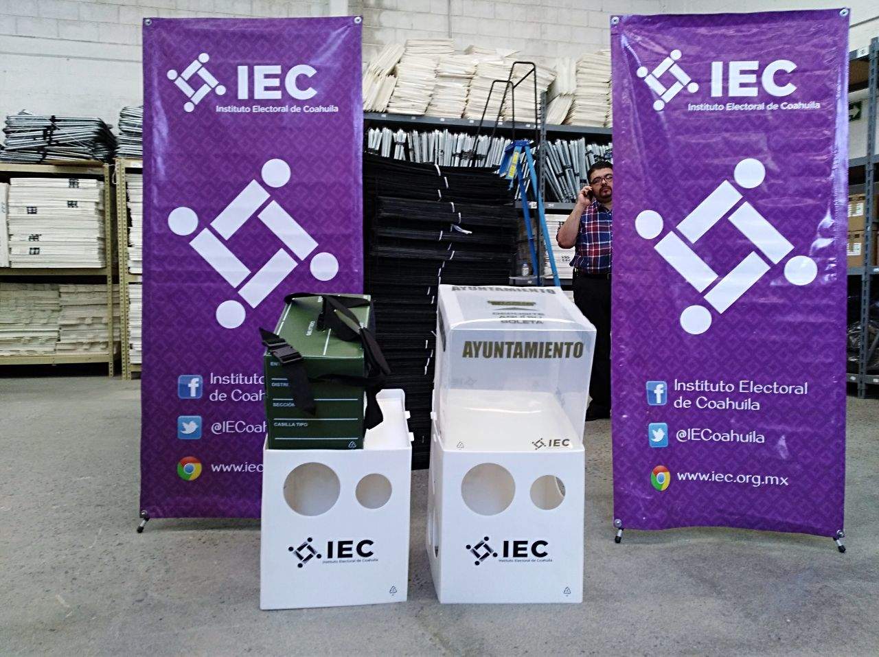 El IEC recibió el material electoral a utilizar en las elecciones por los 38 ayuntamientos de Coahuila. (EL SIGLO COAHUILA)
