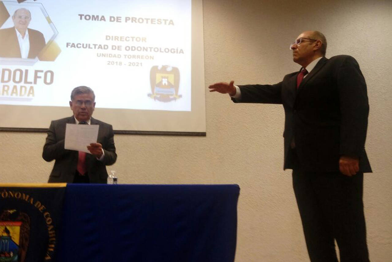 Gira. Rector de la UA de C toma protesta Rodolfo Parada, como director de la Facultad de Odontología. (EL SIGLO DE TORREÓN)