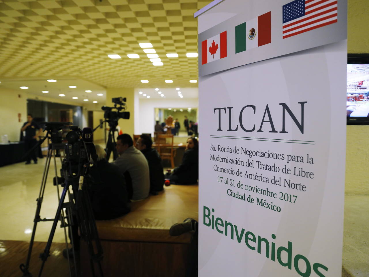 A la espera. La industria mexicana se encuentra a la espera de la propuesta estadounidense en materia salarial. (ARCHIVO)