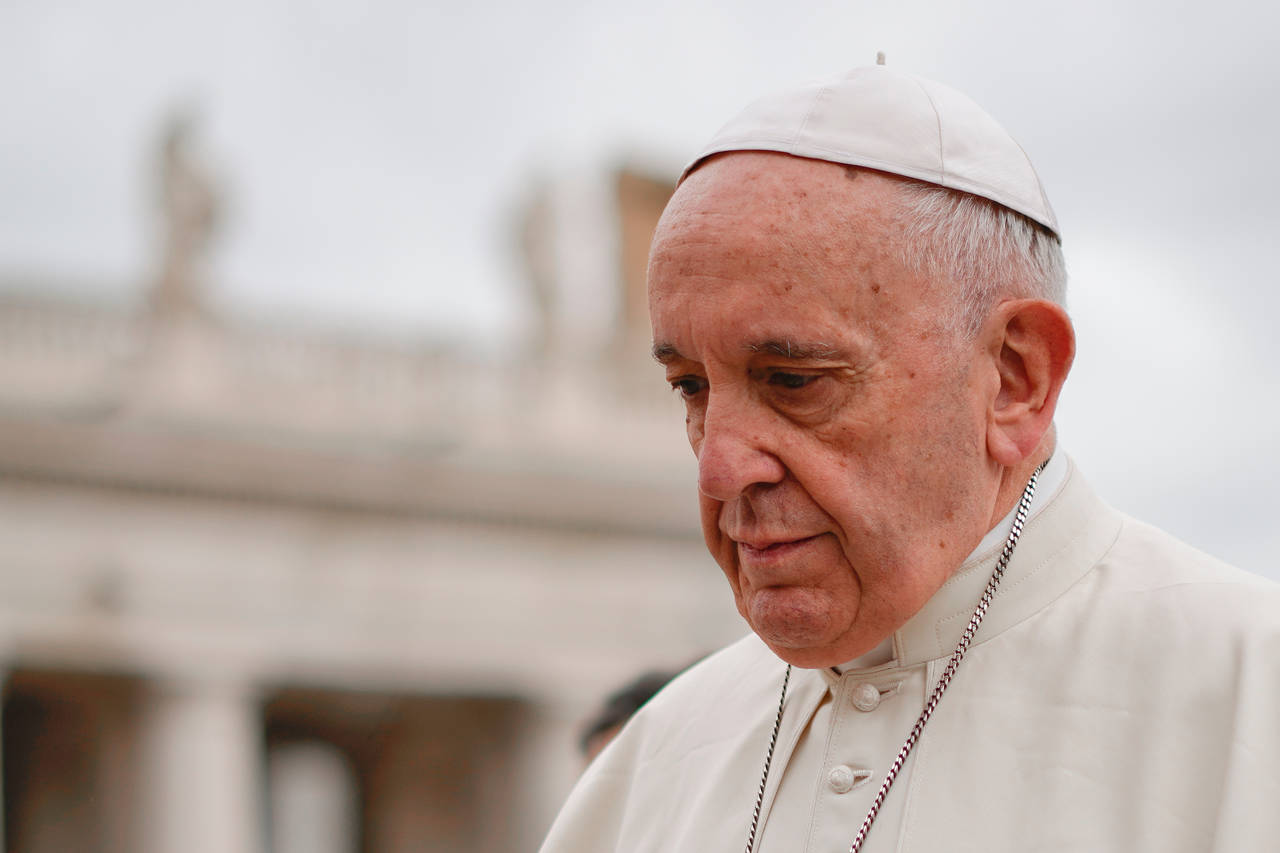 Papa reconoce 'graves equivocaciones'