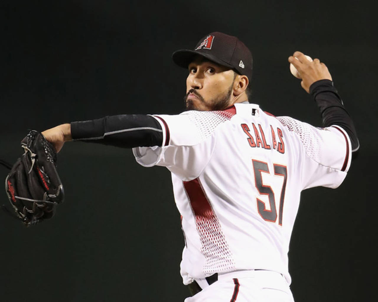 El relevista mexicano Fernando Salas retiró una entrada en blanco en la victoria de Diamondbacks 7-3 sobre Gigantes. (Archivo)