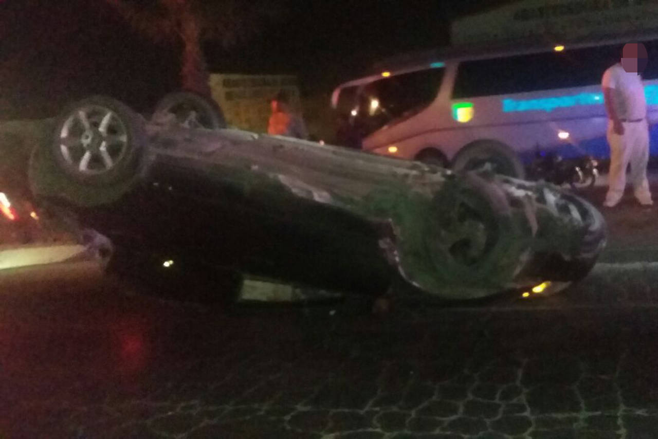 Conductora. Joven conductora sufre volcadura en el puente Centenario de Gómez Palacio. (EL SIGLO DE TORREÓN)