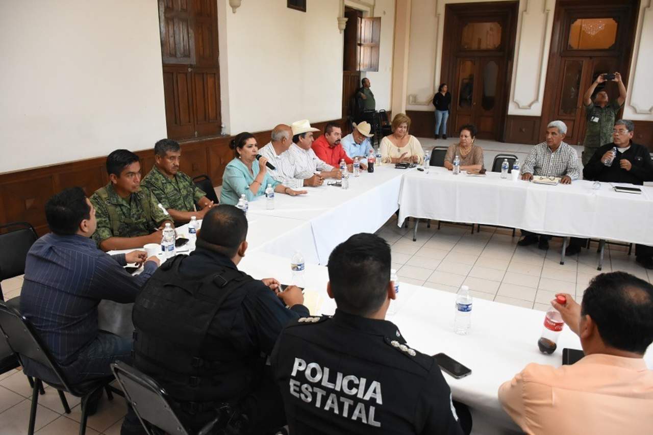 La presidente María Luisa González Achem solicitó a los encargados de la Policía Militar, Policía Estatal, SEDENA y DSPM reforzar la vigilancia para evitar que se sigan provocando incendios. (EL SIGLO DE TORREÓN)