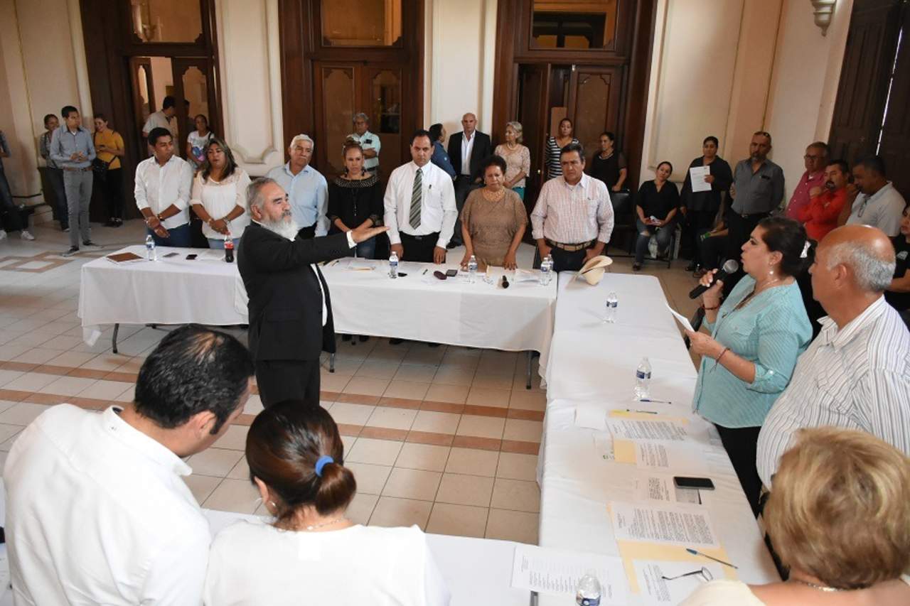 En sesión ordinaria de Cabildo presidida por la alcaldesa María Luisa González Achem se aprobó y tomó protesta. (EL SIGLO DE TORREÓN)