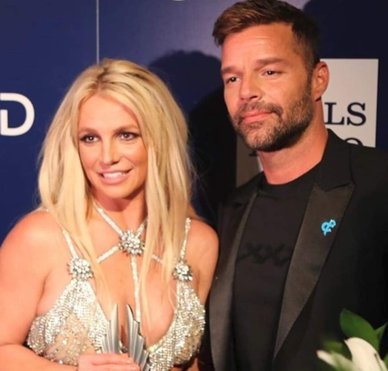 Britney Spears recibió el galardón 'Vanguard Award' y su premiación fue anunciada por el artista latino Ricky Martin, tras un conmovedor discurso. (ESPECIAL)