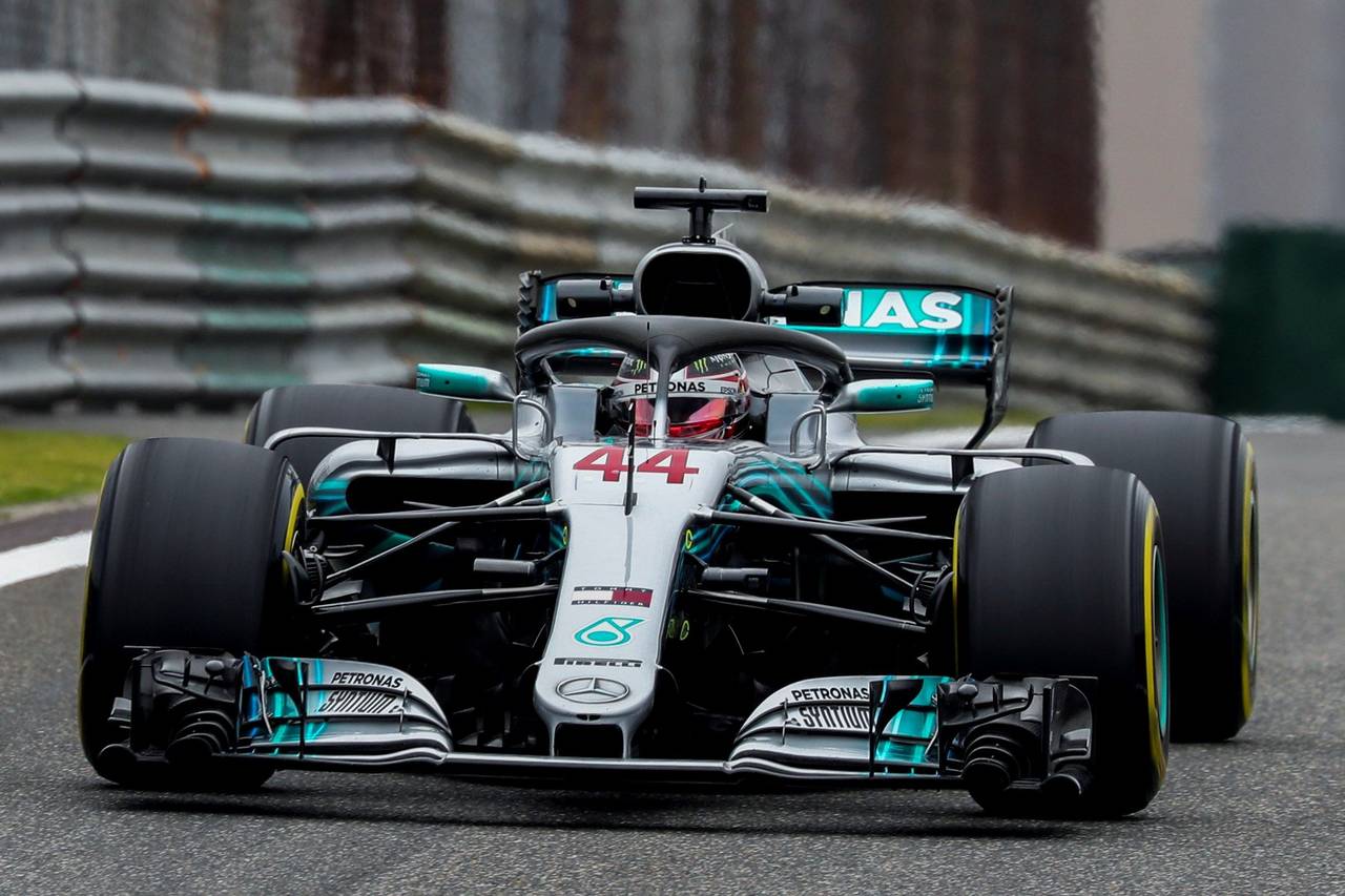 Lewis Hamilton marcó el mejor tiempo en el segundo entrenamiento con un minuto 33 segundos y 482 milésimas. 