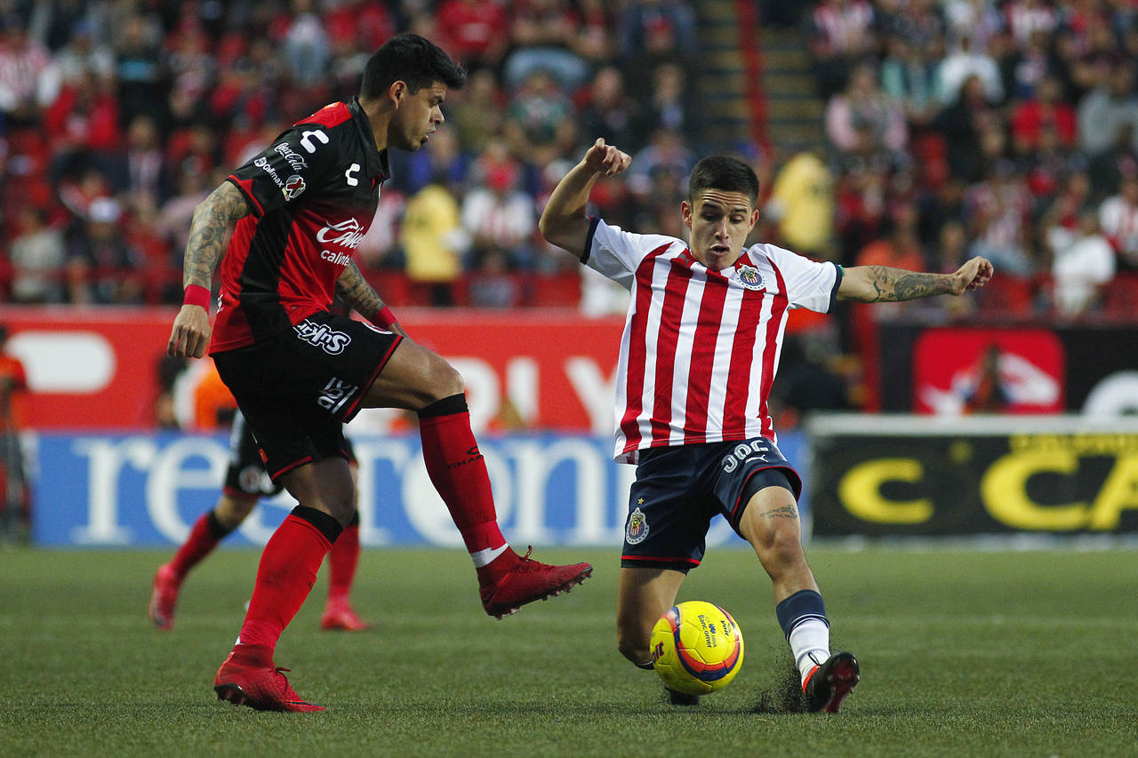Gustavo Bou (i), del Tijuana, durante el juego de la Jornada 15 del Torneo Clausura 2018 en el Estadio Caliente. 