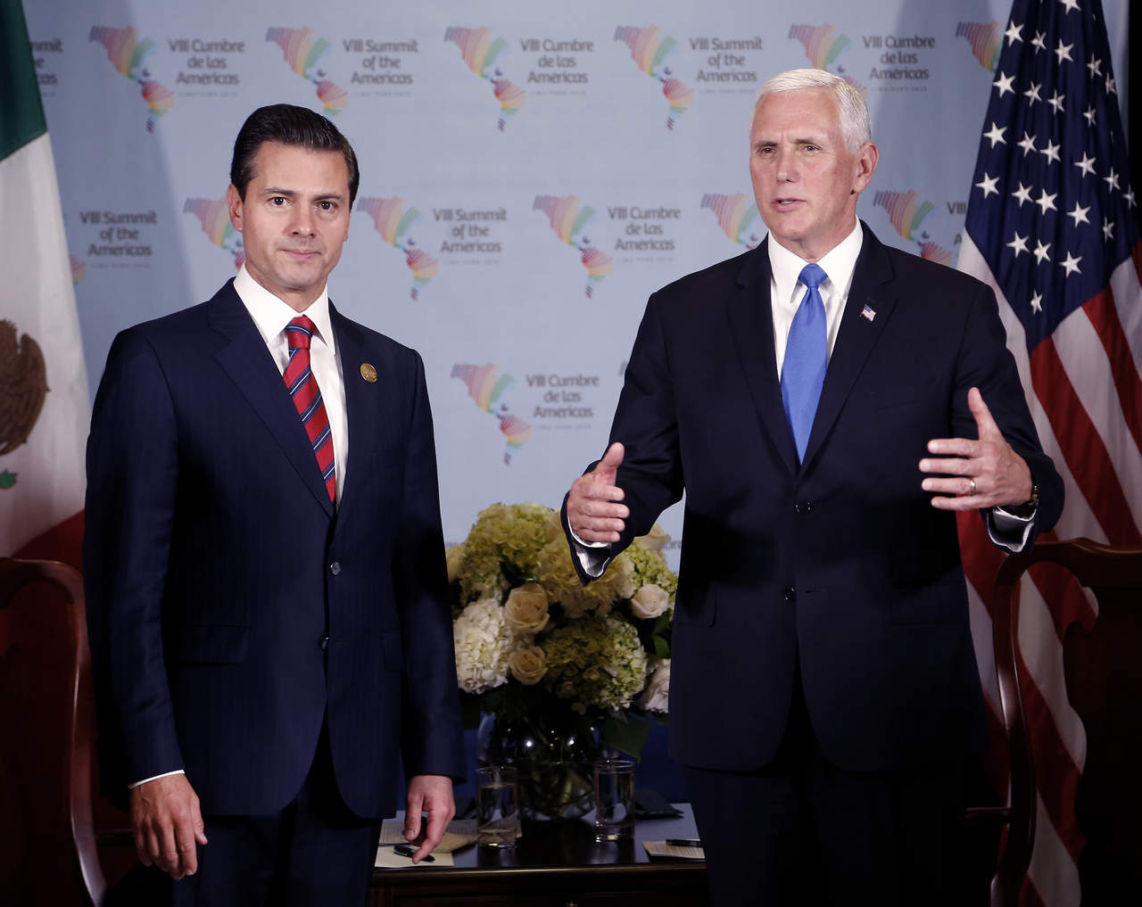 El encuentro entre el Presidente de la República y el Vicepresidente estadounidense -que se realiza a solicitud del gobierno de Estados Unidos en el marco de la VIII Cumbre de las Américas- se realiza en el Complejo Cultural de Lima. (AP) 
