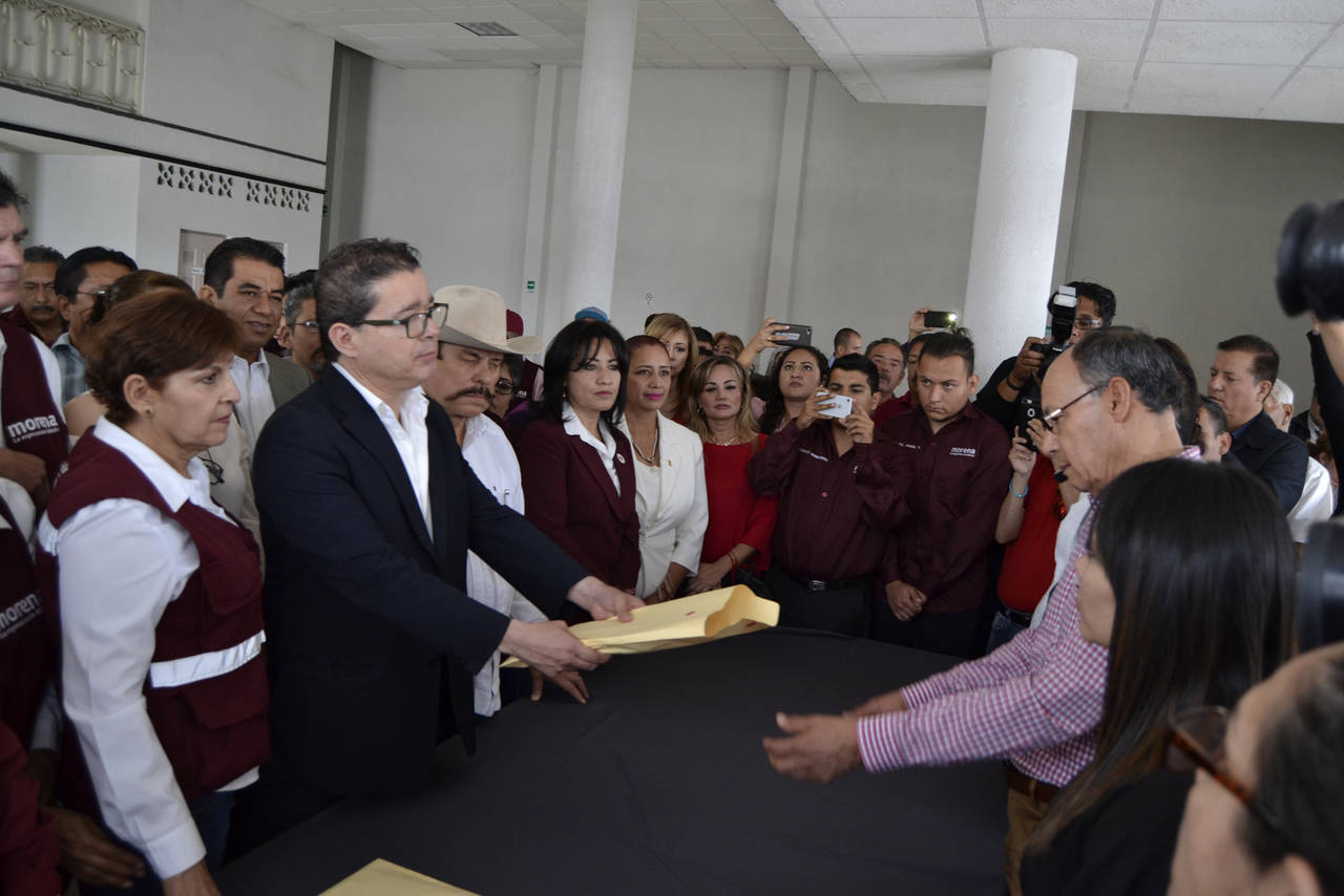 Registro. Nacho Corona y planilla se registran ante el Instituto Municipal Electoral.