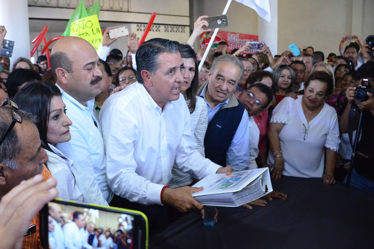 Se registra priista José Antonio Gutiérrez Jardón como candidato a la alcaldía de Torreón
