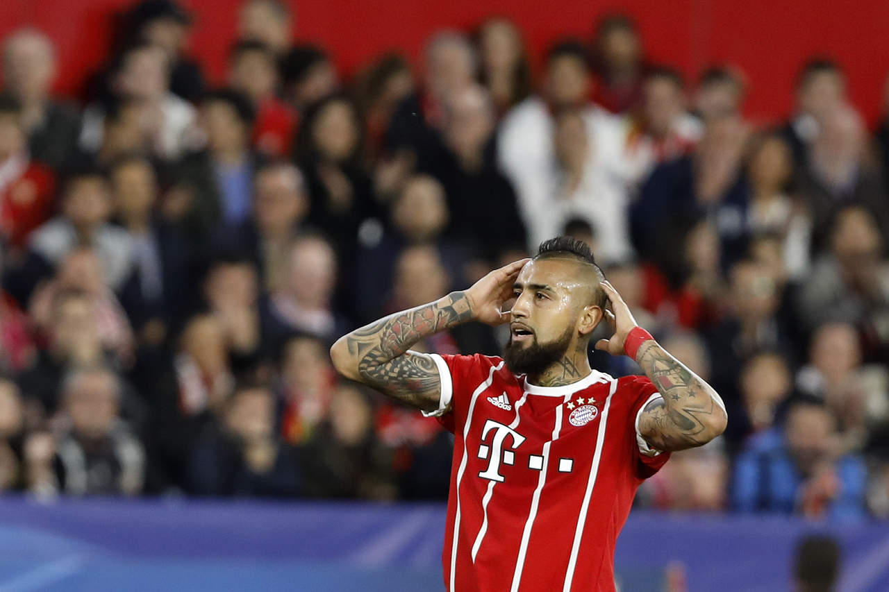 La baja de Vidal fue confirmada por el técnico de Bayern, Jupp Heynckes, quien dijo que el jugador será sometido a una pequeña artroscopia en la rodilla derecha. (ARCHIVO)