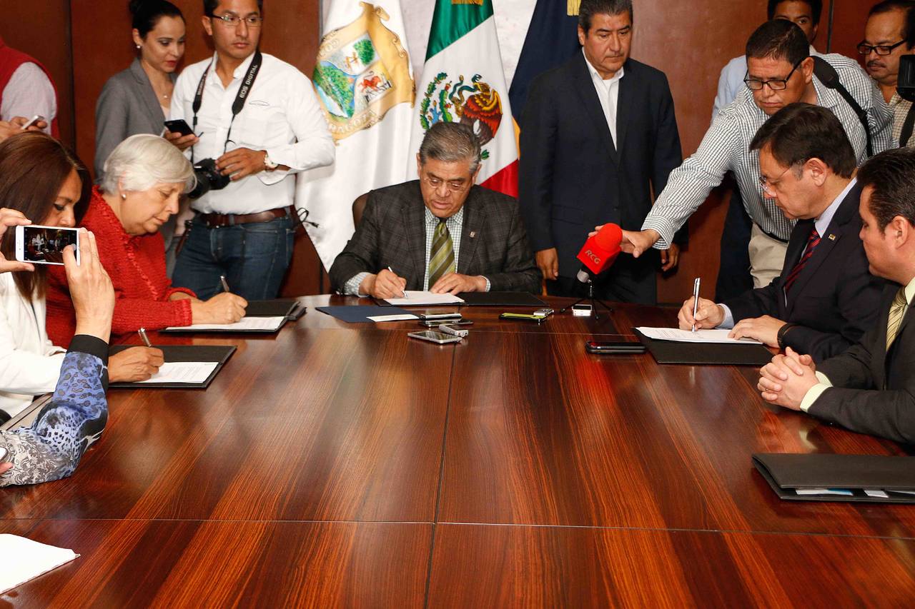 Desarrollo. El acuerdo fue signado por el rector Salvador Hernández Vélez. (CORTESÍA)