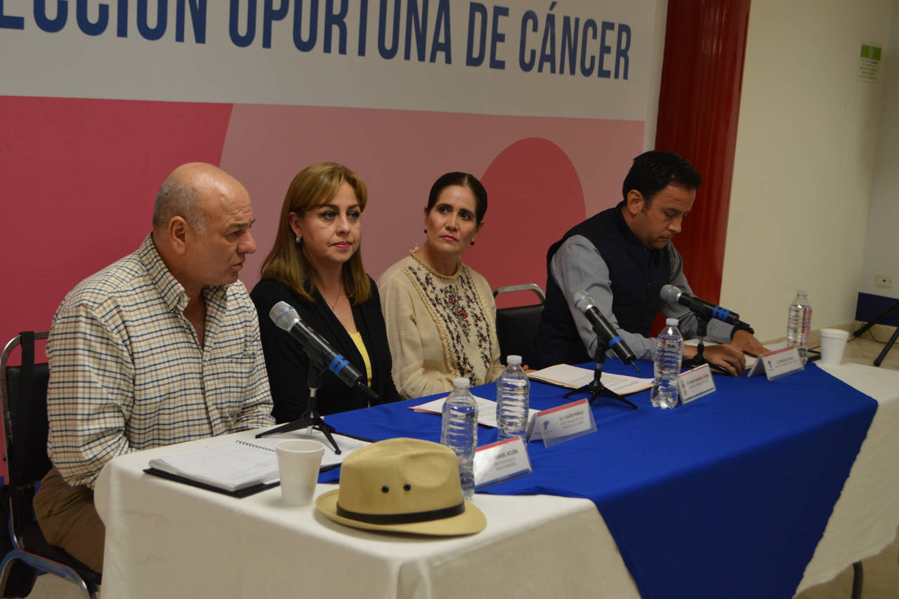 Arranca. Dan inicio oficial al Programa de Detección Oportuna de Cáncer en el municipio de Torreón. (ROBERTO ITURRIAGA)