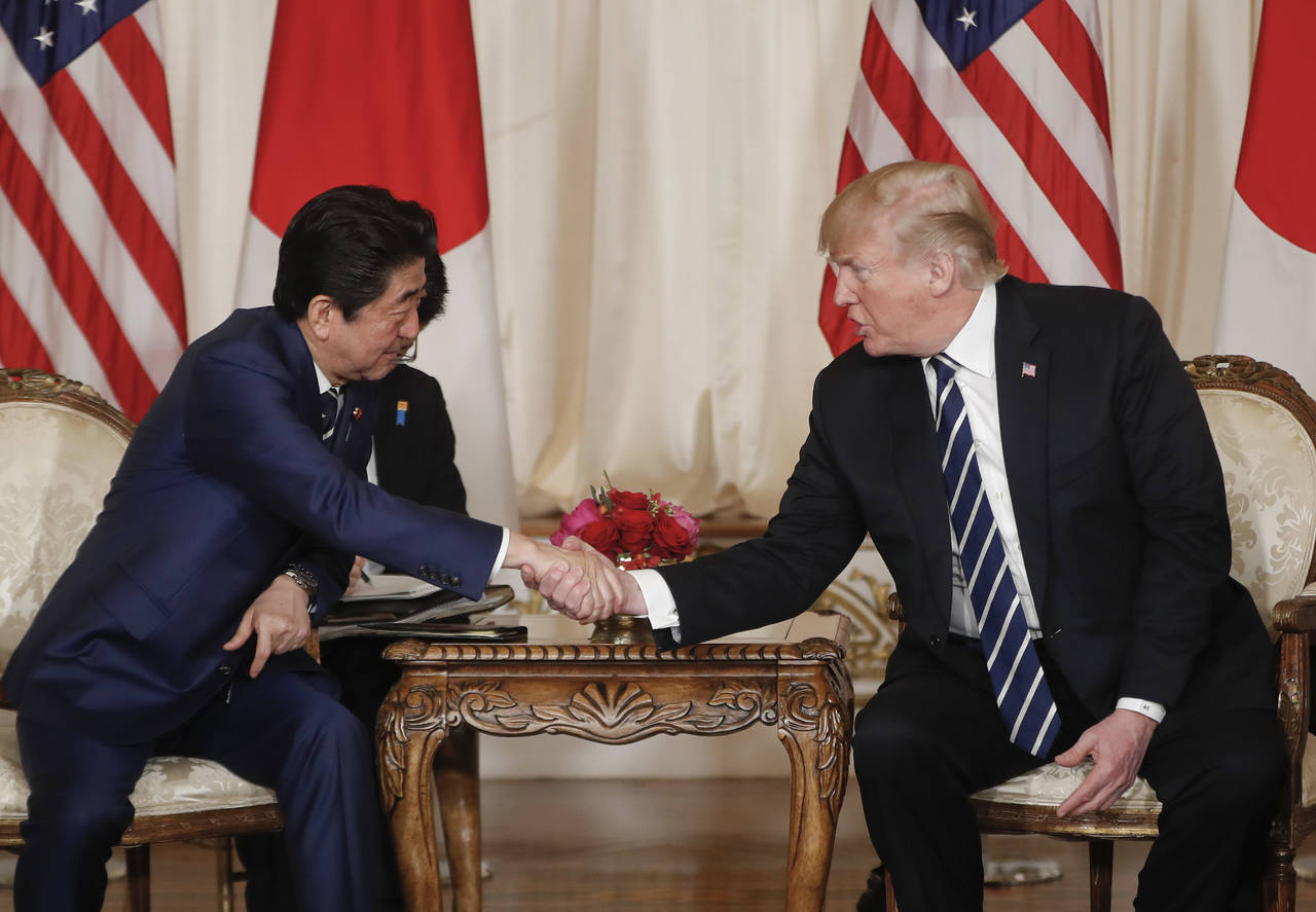 Visita. Trump recibió al primer ministro de Japón, Shinzo Abe. (AP)