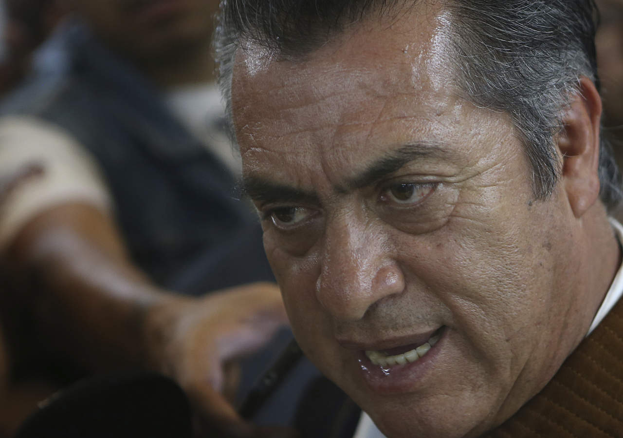 Por medio de su cuenta de Twitter, 'El Bronco' subió un video en el cual dice que la próxima semana dará un número de cuenta bancaria para realizar las aportaciones a su campaña. (ARCHIVO)