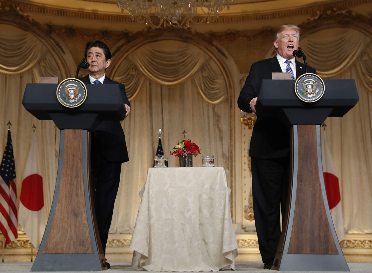 Abe, por su parte, que se ha reunido con Trump ayer y hoy en Mar-a-Lago, el club el club privado del magnate en Palm Beach (Florida), consideró que el TPP 'es lo mejor para los dos países', pero reconoció que EU prefiere un acuerdo bilateral. (AP)