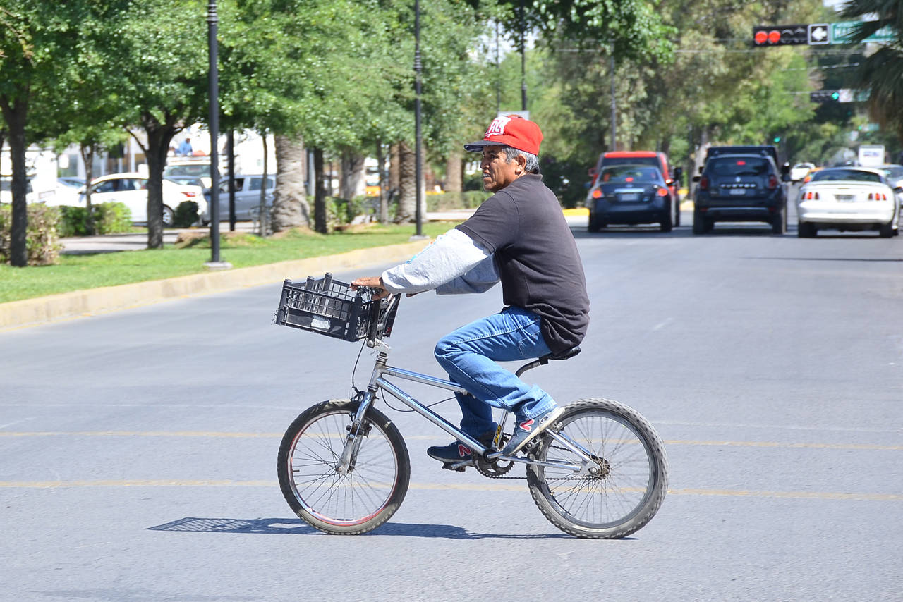 Día de la Bicicleta. El uso de este medio de transporte ayuda a bajar la contaminación del aire, causante de enfermedades respiratorias. (EL SIGLO DE TORREÓN)