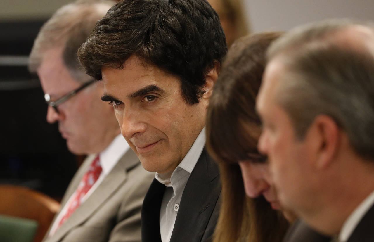 Demanda. El ilusionista David Copperfield recibió una demanda por negligencia de un espectador. 