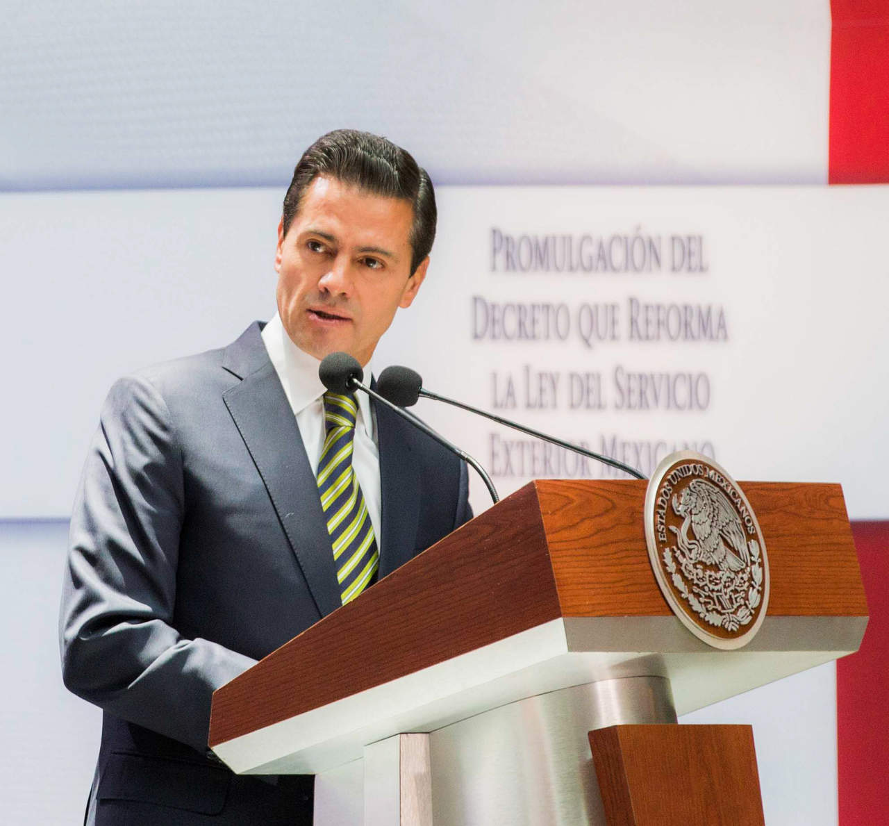  El presidente Enrique Peña Nieto felicitó, en nombre de México, a Miguel Mario Díaz-Canel por su elección como presidente del Consejo de Estado y Ministros de Cuba. (NOTIMEX)