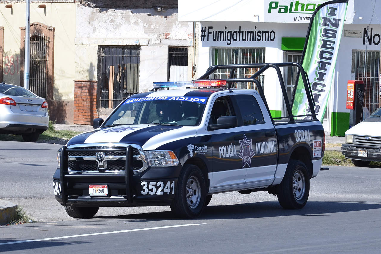 Al lugar acudió personal de las distintas corporaciones policíacas quienes se entrevistaron con el encargados de la estación de servicio. (ARCHIVO)
