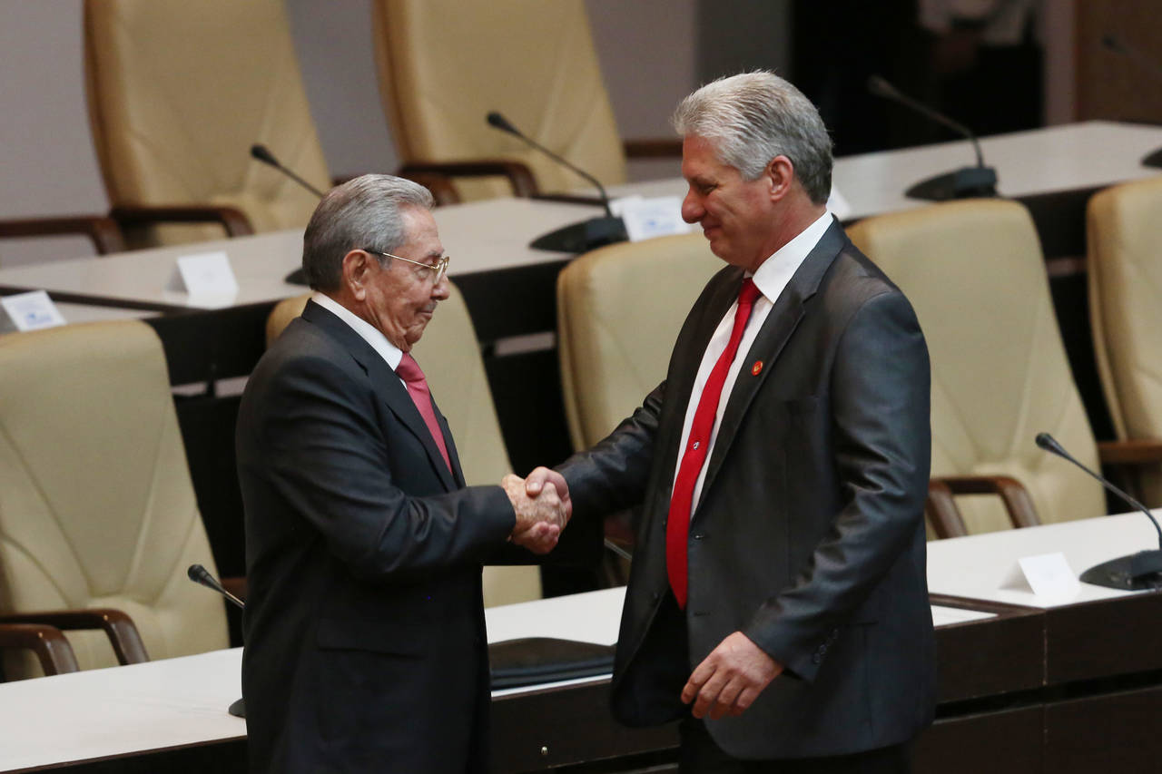 Ratificación. Díaz-Canel fue proclamado presidente de los Consejos de Estado y de Ministros por la Asamblea Nacional de Cuba. (EFE)