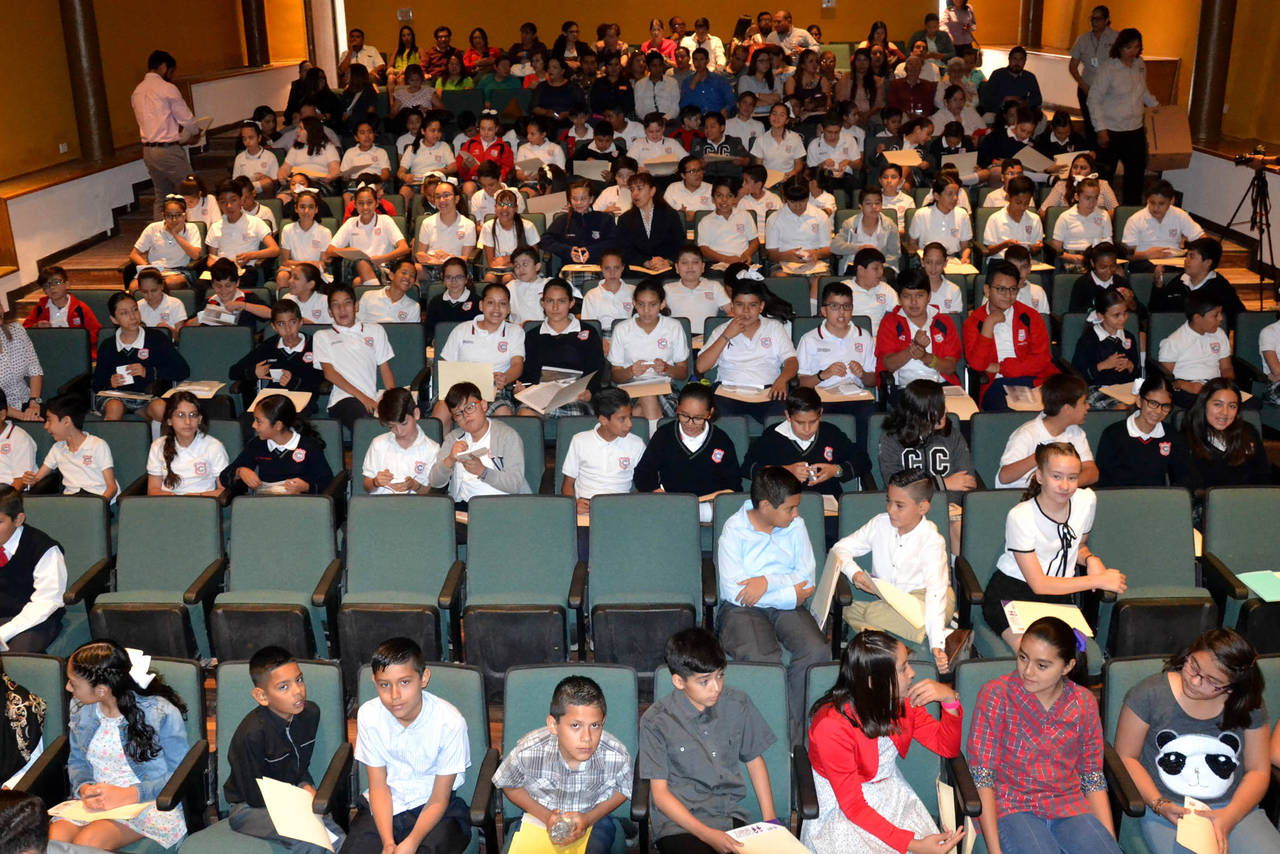 Selección. Niños y niñas de diversas instituciones educativas de Torreón votaron para elegir al Cabildo Infantil de este 2018. (CORTESÍA)