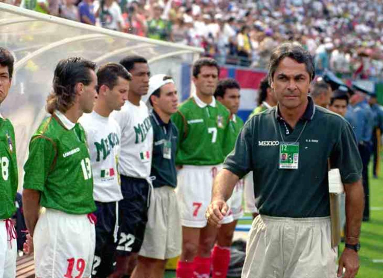 Mejía Barón dirigió a la Selección Mexicana entre 1993 y 1995. (Especial)