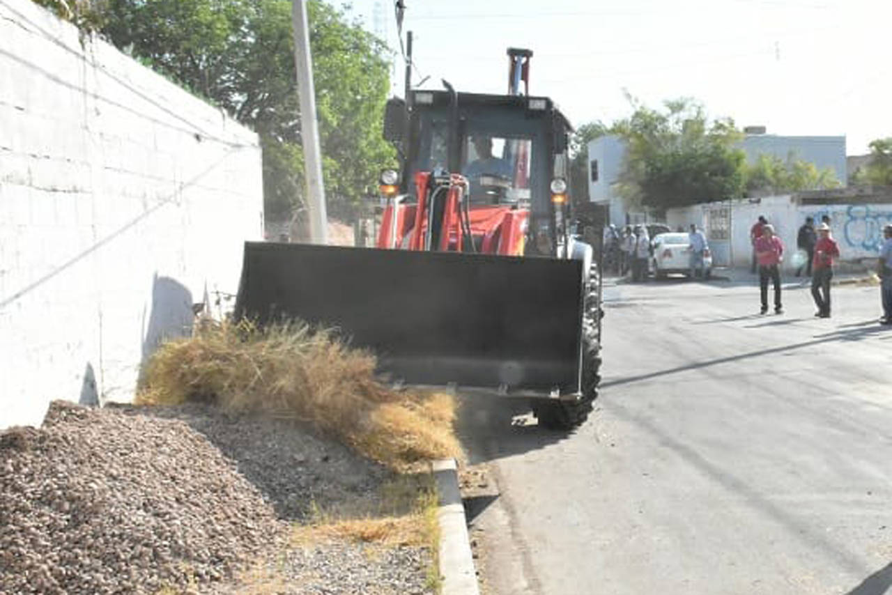 Acuden. Las autoridades municipales de Lerdo acudieron personalmente para hacer la supervisión de los trabajos de limpieza. 