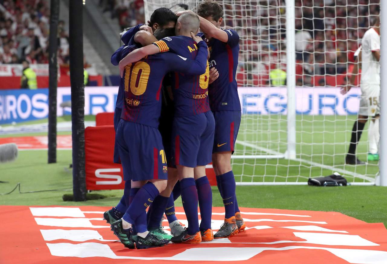 El Barcelona alcanza su trigésimo título de Copa y por primera vez lo hace en cuatro ocasiones seguidas. (EFE)