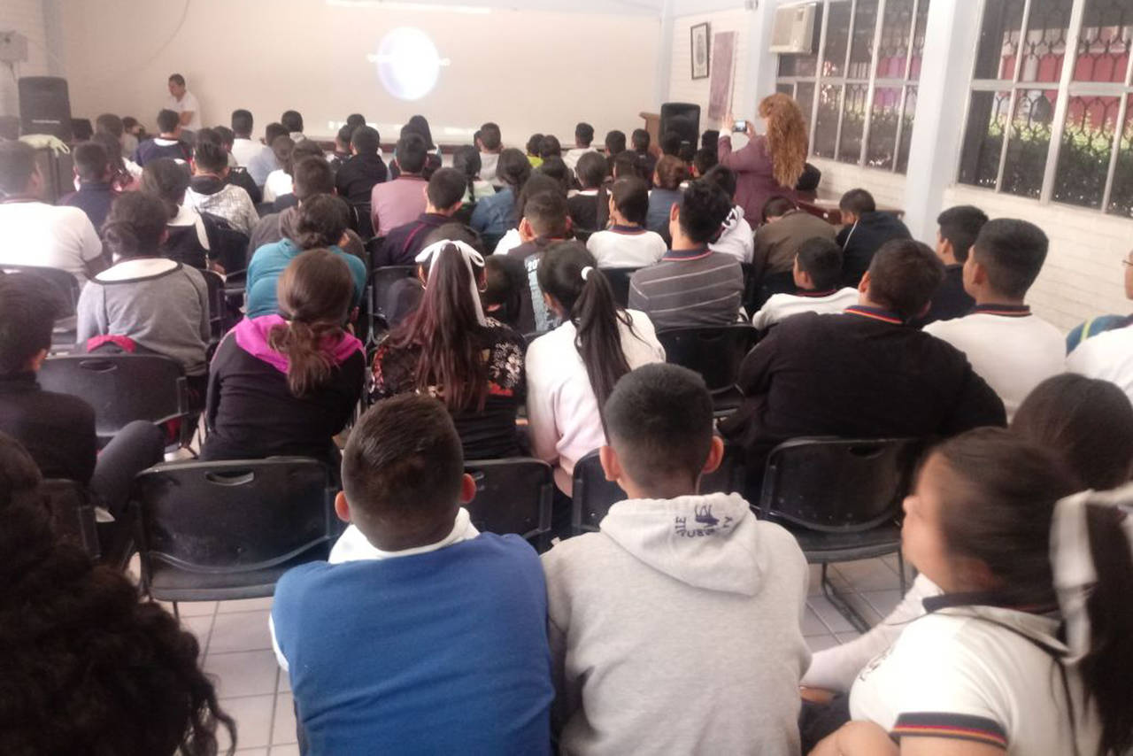 Participantes. Durante la semana que terminó se realizaron las conferencias en escuelas y participaron 350 alumnos.