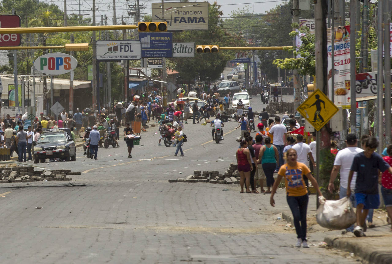 Reacción. Ortega fue presionado por una serie de saqueos a comercios y bloqueos callejeros. (EFE)