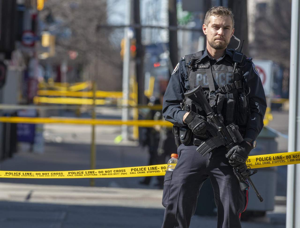Las restricciones se producen horas después de que una furgoneta arrollase a decenas de personas en la zona norte de Toronto, causando la muerte a nueve personas y heridas a otras 16. (EFE)