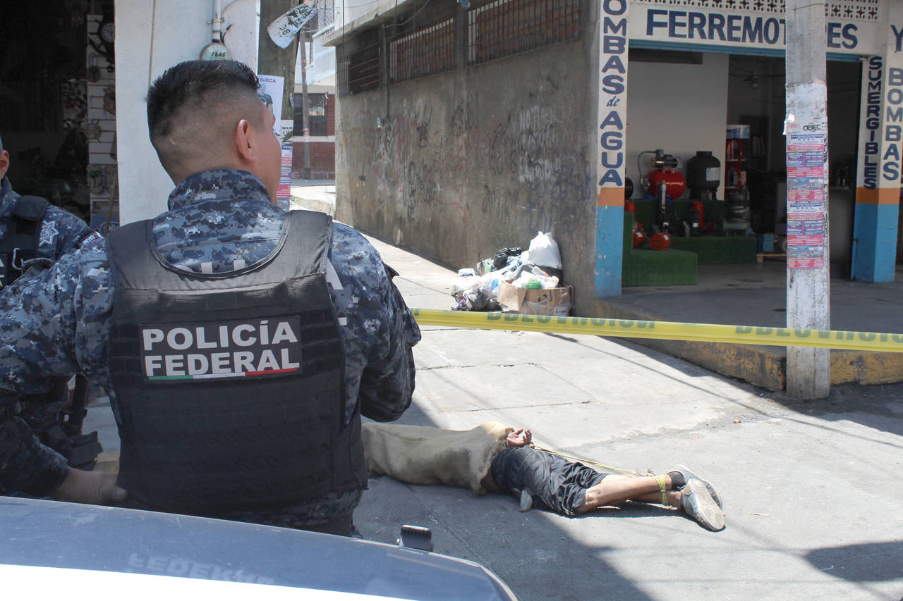 Complicado. La violencia se ha convertido en algo cotidiano en Acapulco y en Guerrero, a pesar de la seguridad. (EL UNIVERSAL)