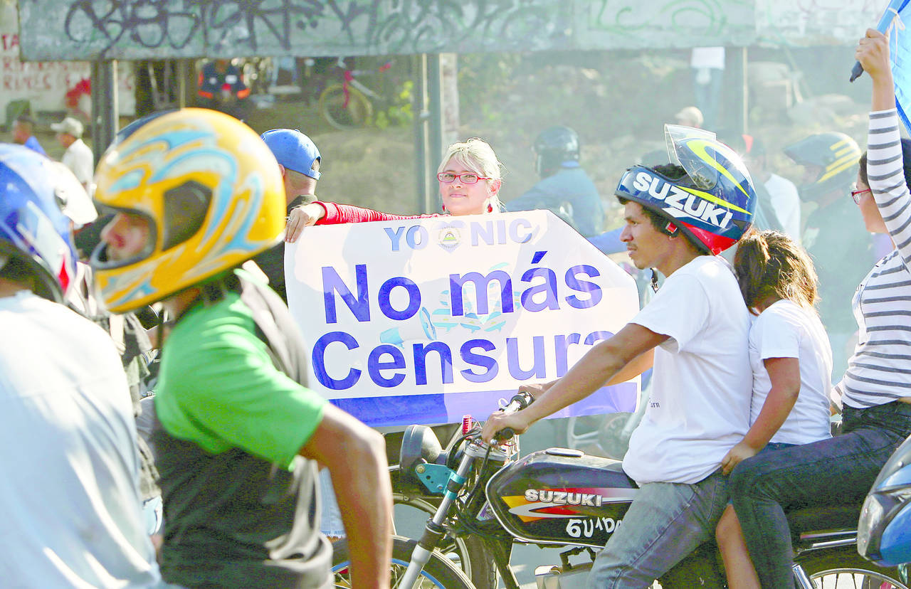 Miles de personas salen a las calles para pedir diálogo al presidente Daniel Ortega. (AGENCIAS)