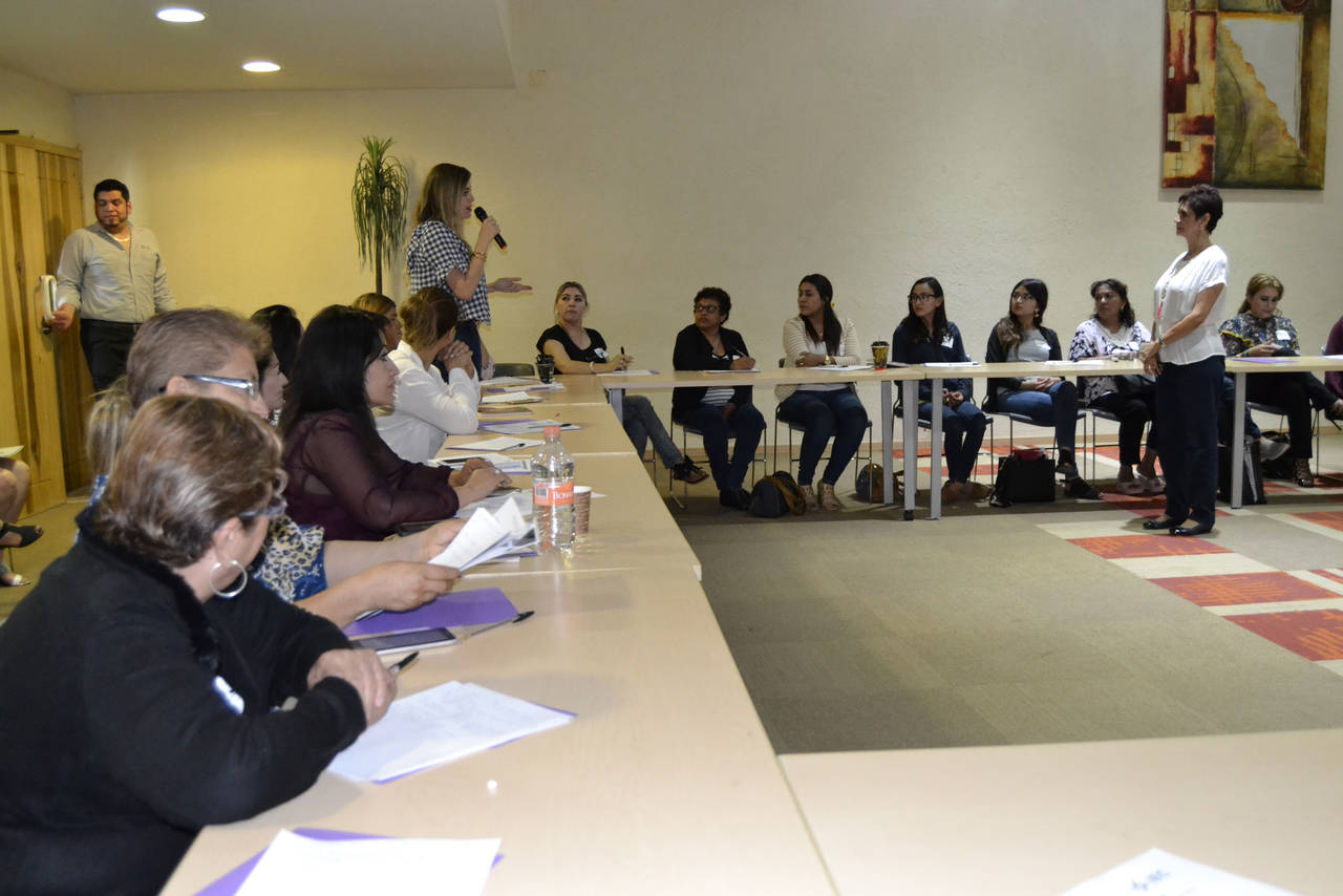 Capacitación política. Imparten taller 'Mujeres en campaña: preparándonos para ganar'. (EDITH GONZÁLEZ)