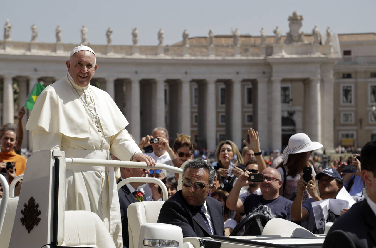 Audiencia. El Papa Francisco saludó a los peregrinos. (AP)