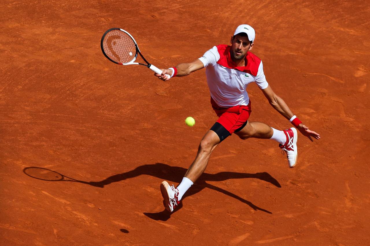 Novak Djokovic sigue sin encontrar su juego y ayer se despidió en la primera ronda del torneo. (EFE)